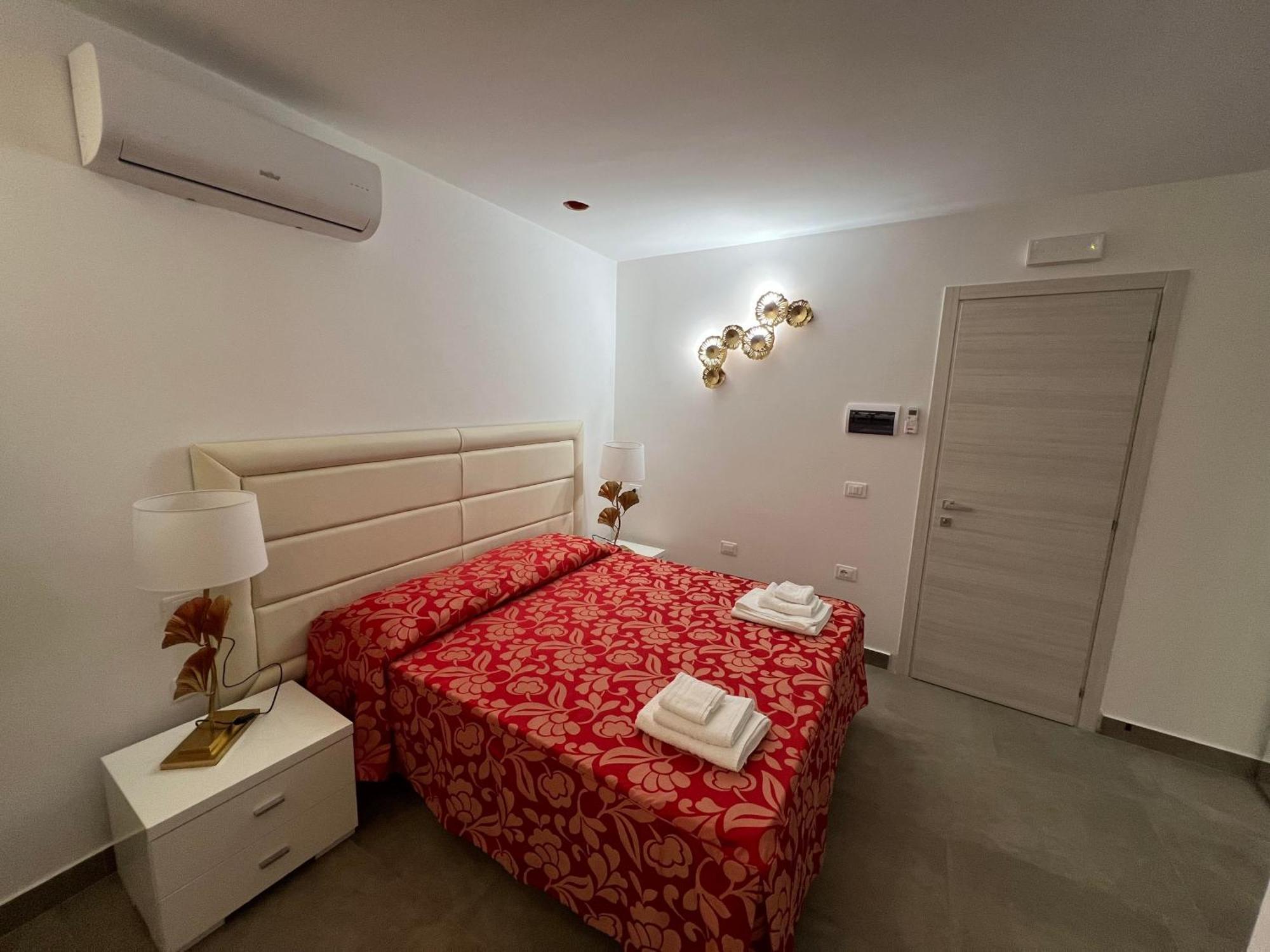 Le Castella B&B Restaurant Bagian luar foto